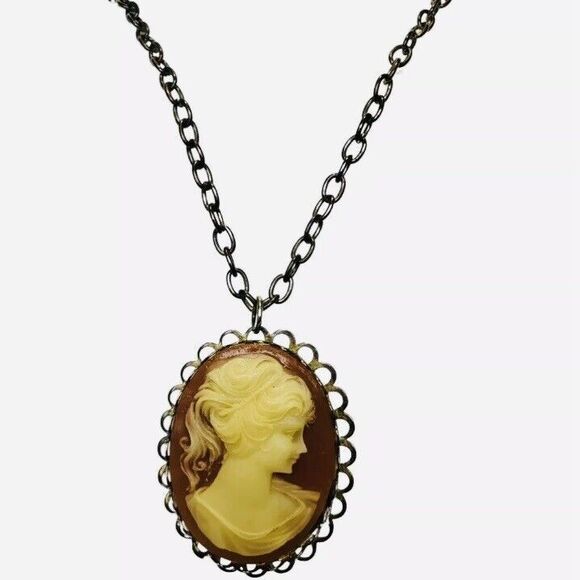 VTG Cameo Woman Sillouette Pendant Brass Necklace 22"  Cottagecore Trendy - Picture 8 of 14
